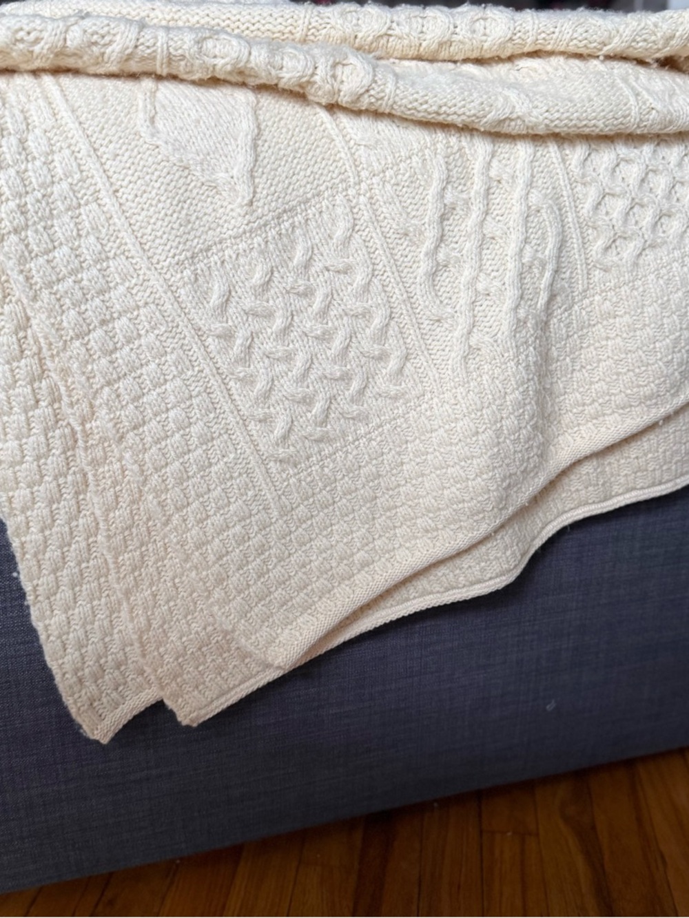 Aran Crafts Throw blanket 53"x59" Made in Ireland 100% Merino Wool Cream Knit - Picture 4 of 12